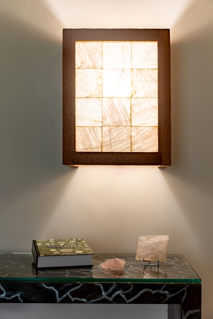 Intime — luminaire en quartz rose